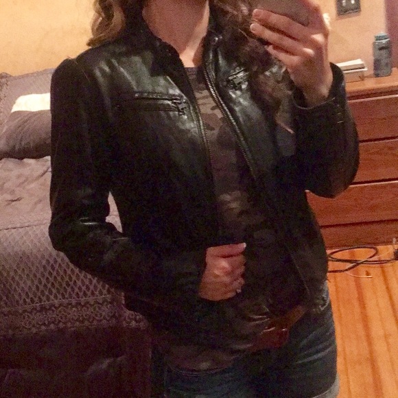 Black Genuine Leather jacket- Levis’s - Picture 2 of 8